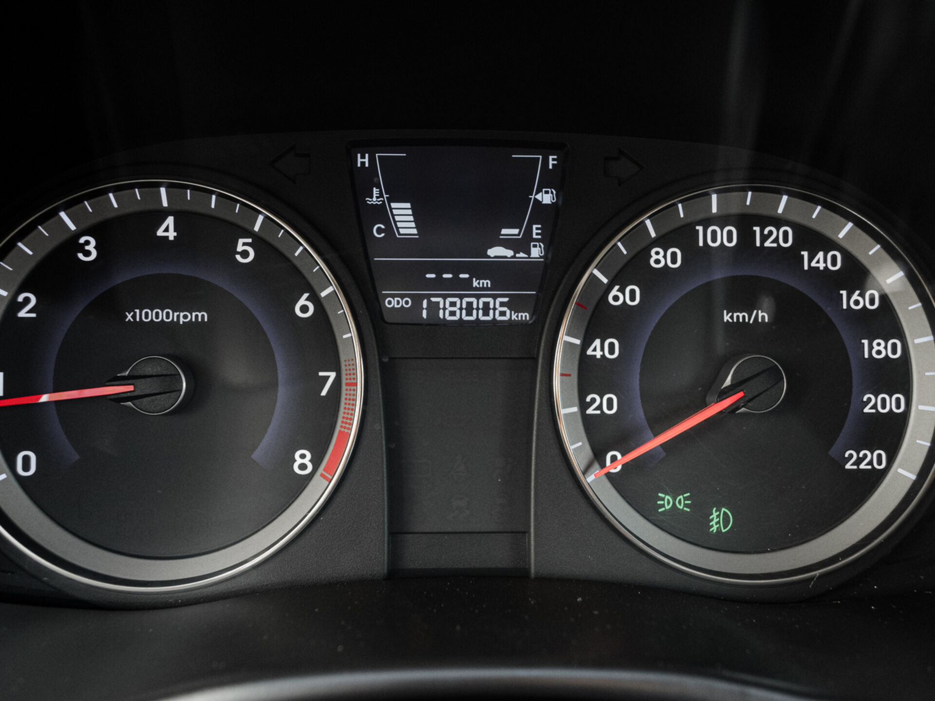 Купить Hyundai Solaris 1.6 MT (123 л.с.), 2013 в Екатеренбурге