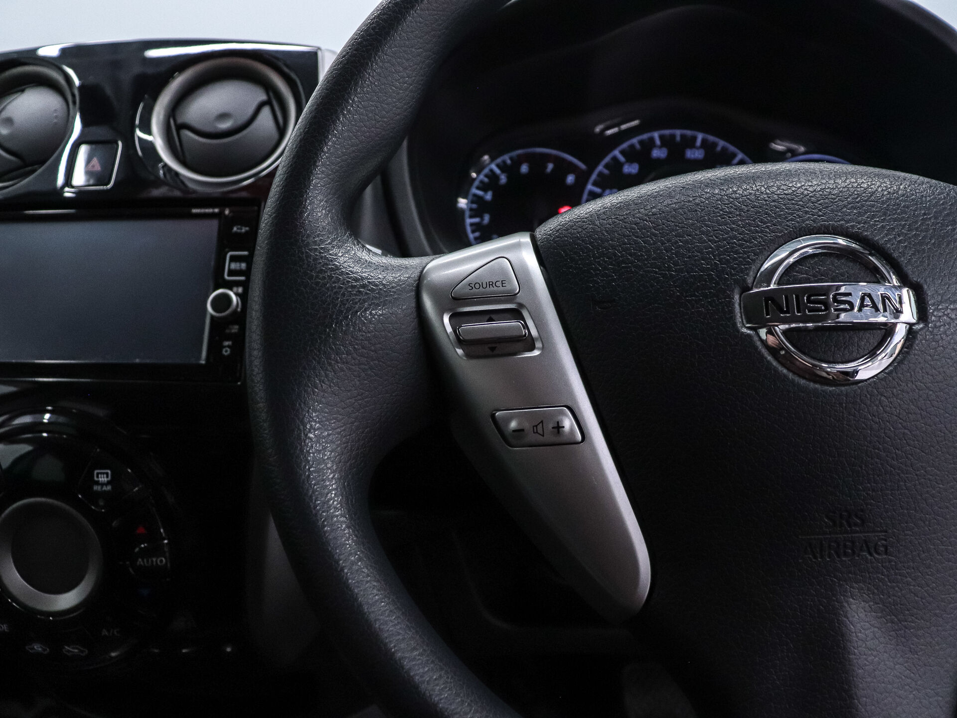 Nissan Note 2016 10