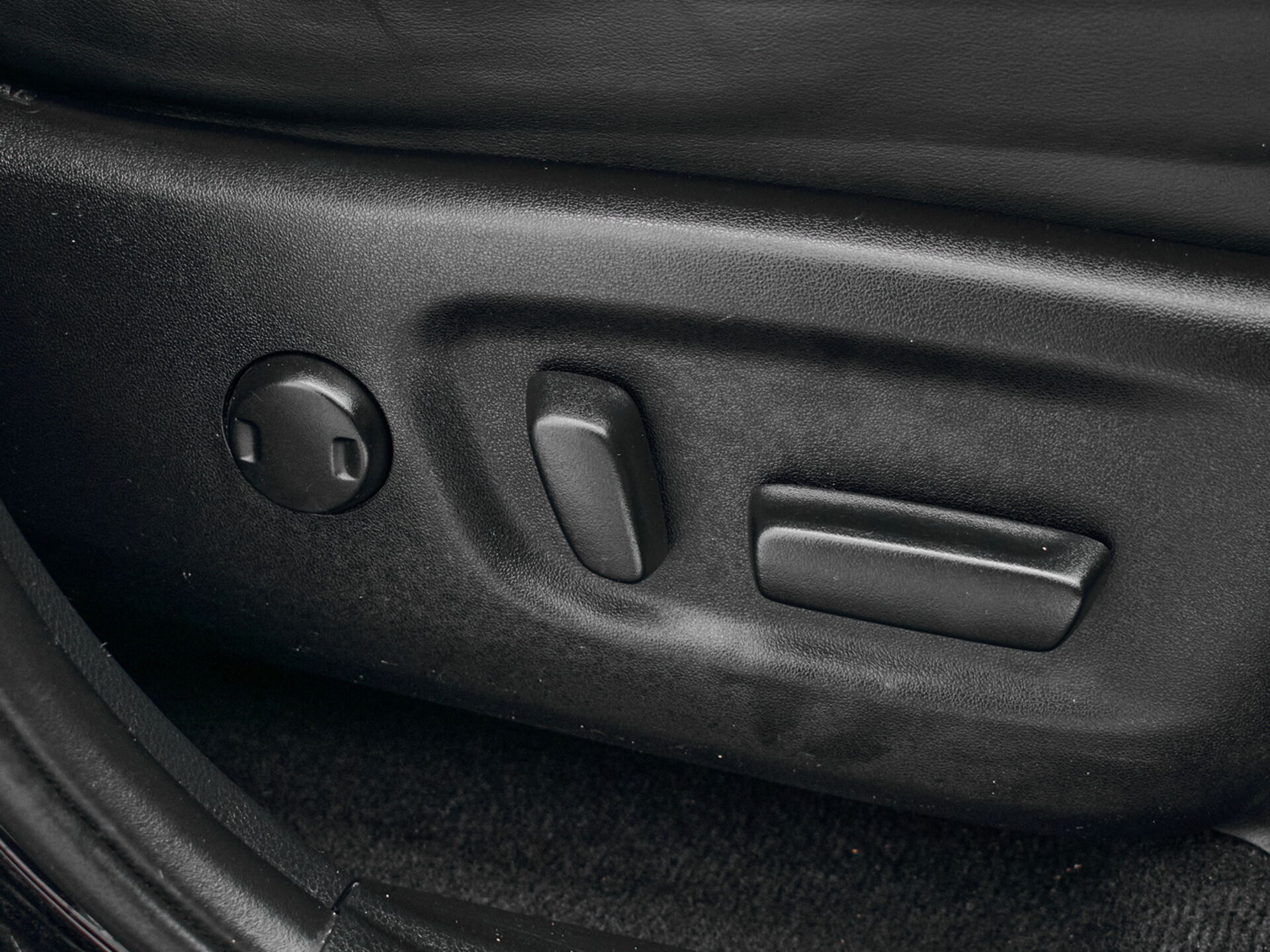 Купить Toyota Harrier 2.0 CVT (151 л.с.), 2017 в Екатеренбурге