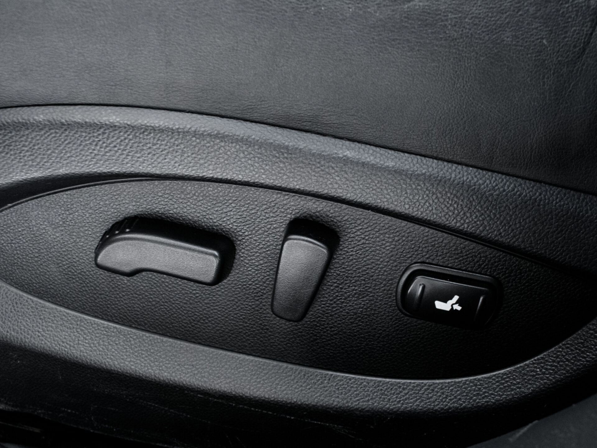 Купить Infiniti FX FX37 3.7 AT (333 л.с.) 4WD, 2010 в Екатеренбурге